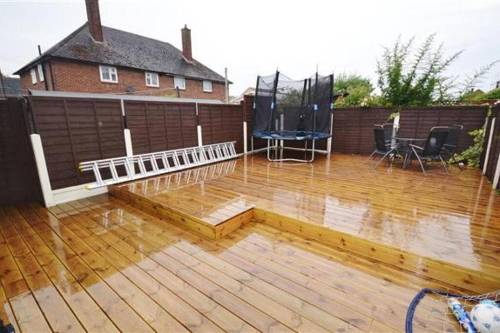 Fabulous 3 Bedroom House , Sleeps Up To 5-7 Guest. South Ockendon ภายนอก รูปภาพ